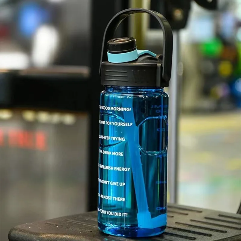 Gourde de sport en plastique sans BPA 1,5 L à 3 L à paille graduée