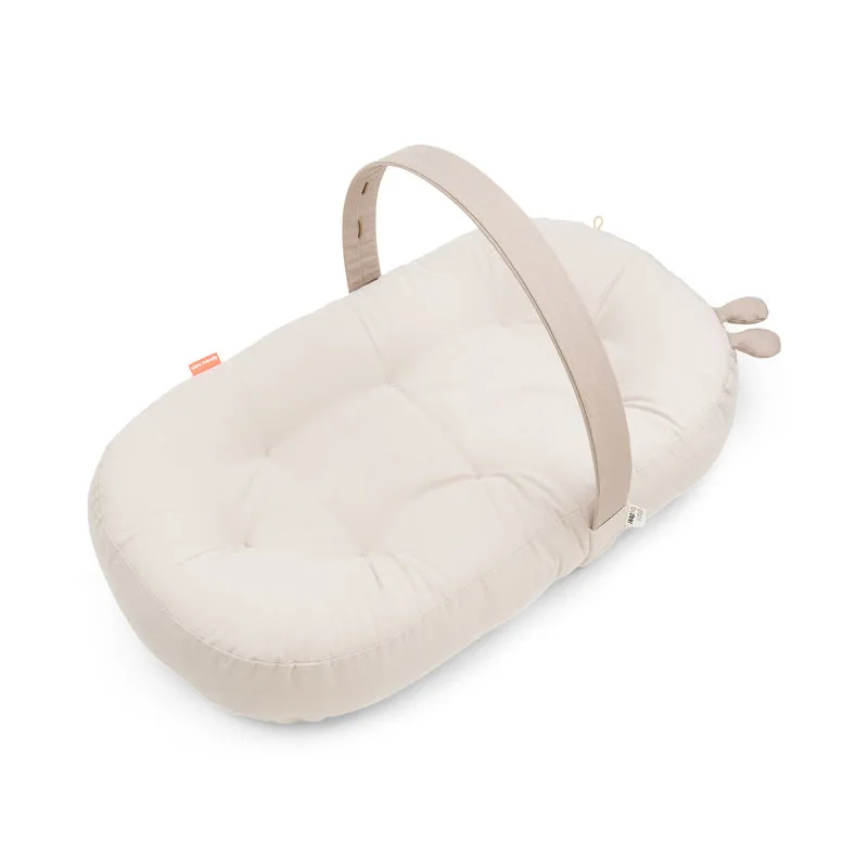 Cozy lounger m/aktivitetsbue - Raffi - Sand
