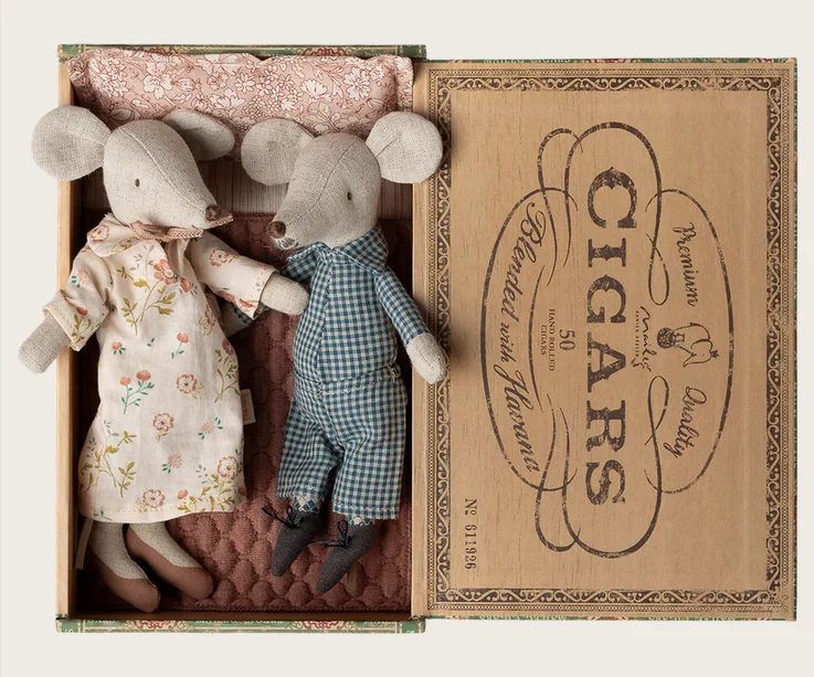 Grand-Mère & Grand-Père souris dans leur boîte à cigares