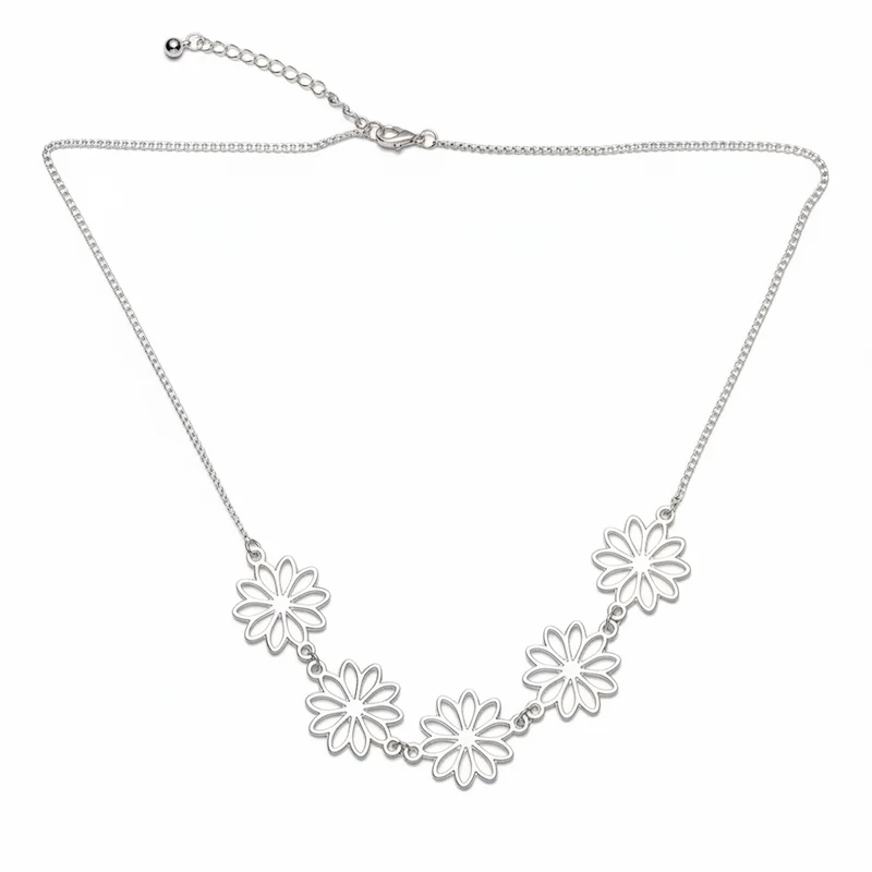Five Flower Necklace In Silver Plate