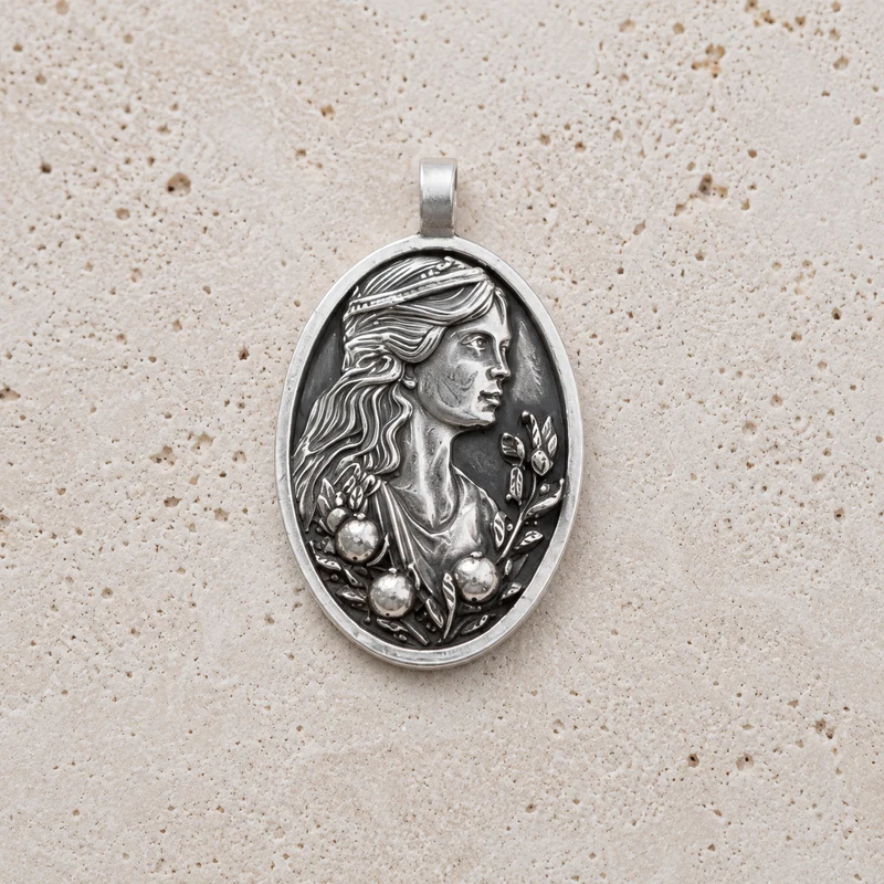 Hera Pendant – Queen of Olympus Medallion Necklace