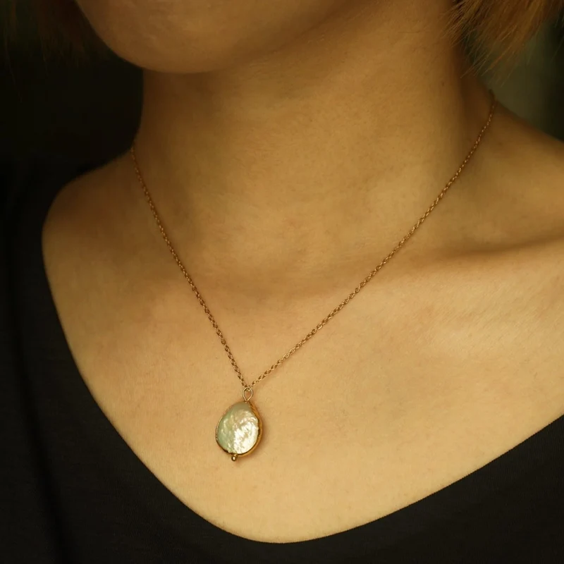 NOEMI: Encased Fresh-Water Pearl Pendant Chain Necklace