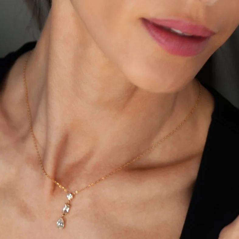 Style ROCHINA Gold: A Trio of Zirconia Charms Pendant Chain Necklace
